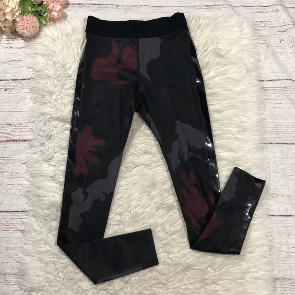 Noli Red Camo Racer Side Striped High Waisted 7/8 Leggings - Picture 1 of 12
